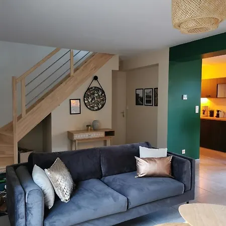 Holiday home Maison Design Entre Paris, Deauville Et Rouen *