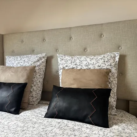 Hébergement de vacances Maison Design Entre Paris, Deauville Et Rouen Pont-de-lʼArche